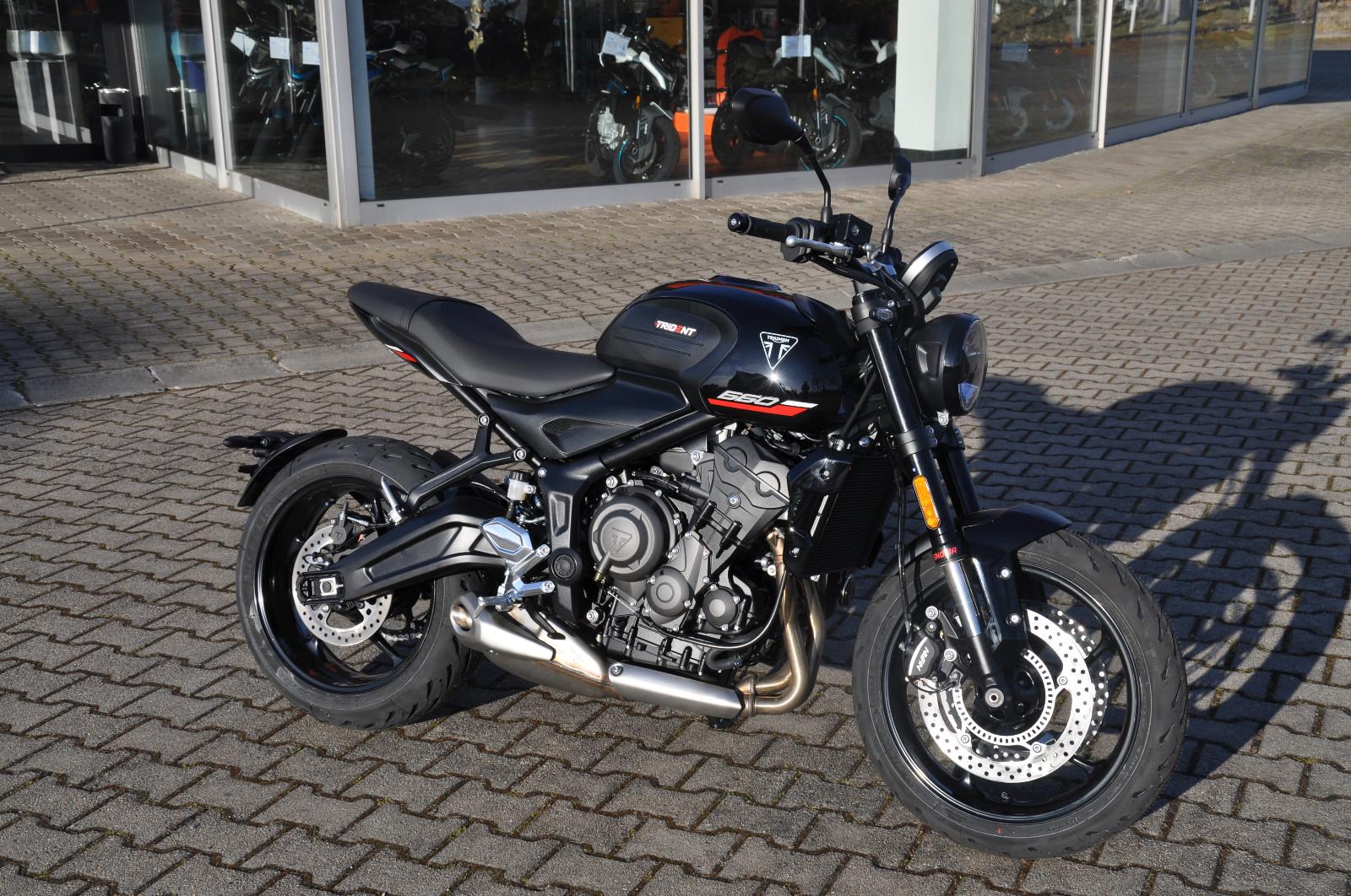 Triumph Trident 660  Aktion