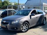 Chevrolet Cruze 2.0D Limousine Tüv-08-2025|Klima|PDC|EURO5 - Chevrolet Cruze mit Diesel-Antrieb: 2.0