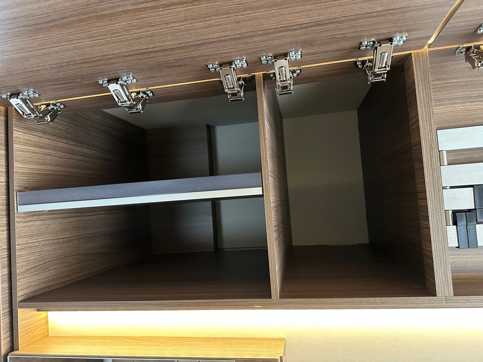 Fahrzeugabbildung Tabbert Puccini 560 TD 2.5 Rahmenfenster Markise