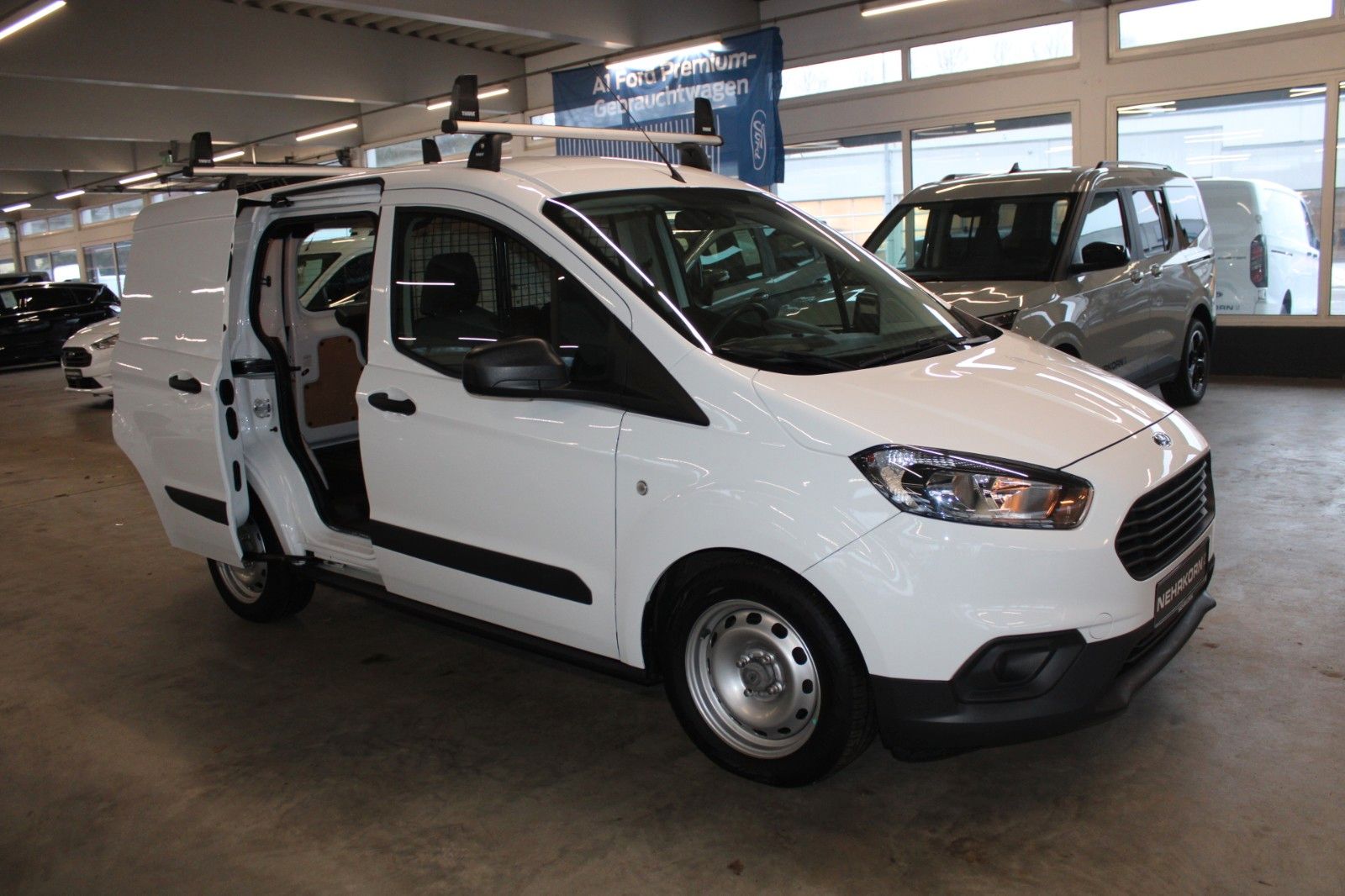 Fahrzeugabbildung Ford Transit Courier Kasten Dachträger