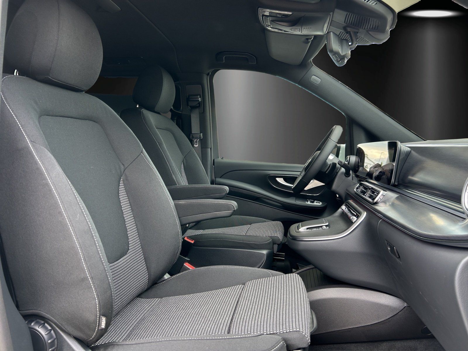 Fahrzeugabbildung Mercedes-Benz V 300 d STYLE lang MBUX DISTRO SHZ 360°