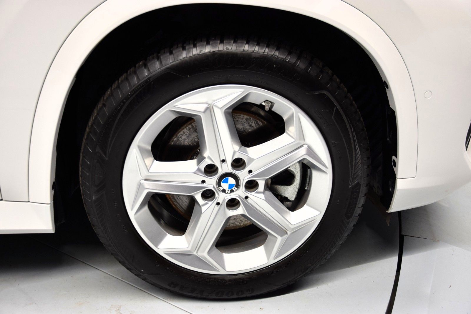 Fahrzeugabbildung BMW X1 sDrive 20 i M Sport Pano ACC HuD Memory H&k