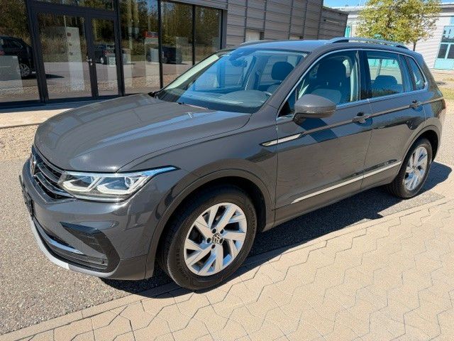 Volkswagen Tiguan - 1