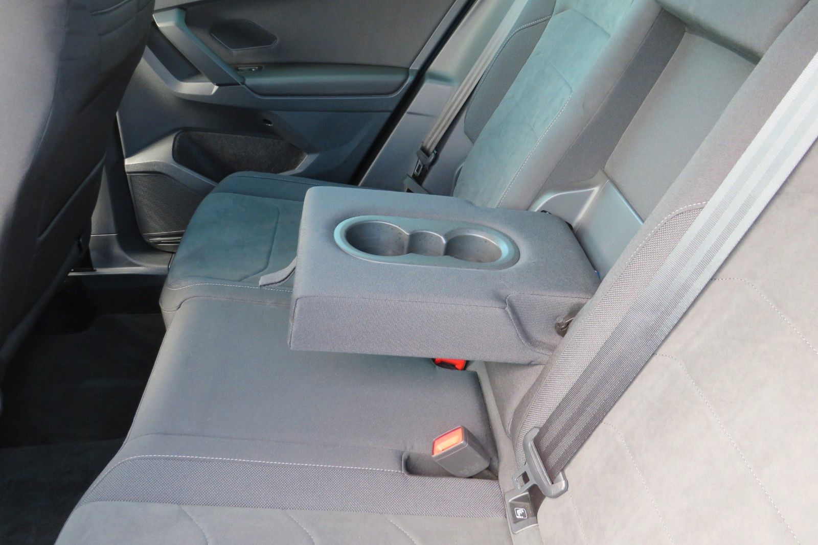 Fahrzeugabbildung Volkswagen Tiguan Life DSG AHK KAMERA ACC PDC SITZH. NAVI 1