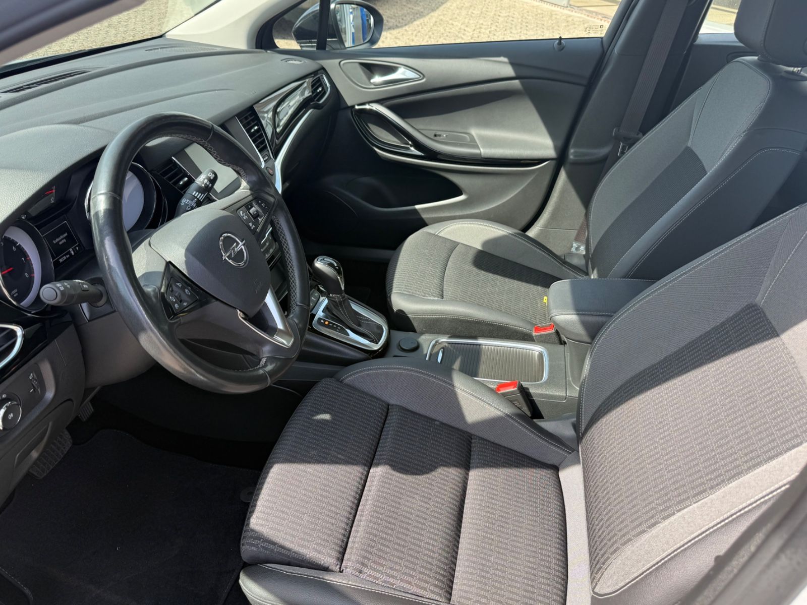 Fahrzeugabbildung Opel Astra 1.4 Turbo Elegance Autom. Navi/LED/SHZG