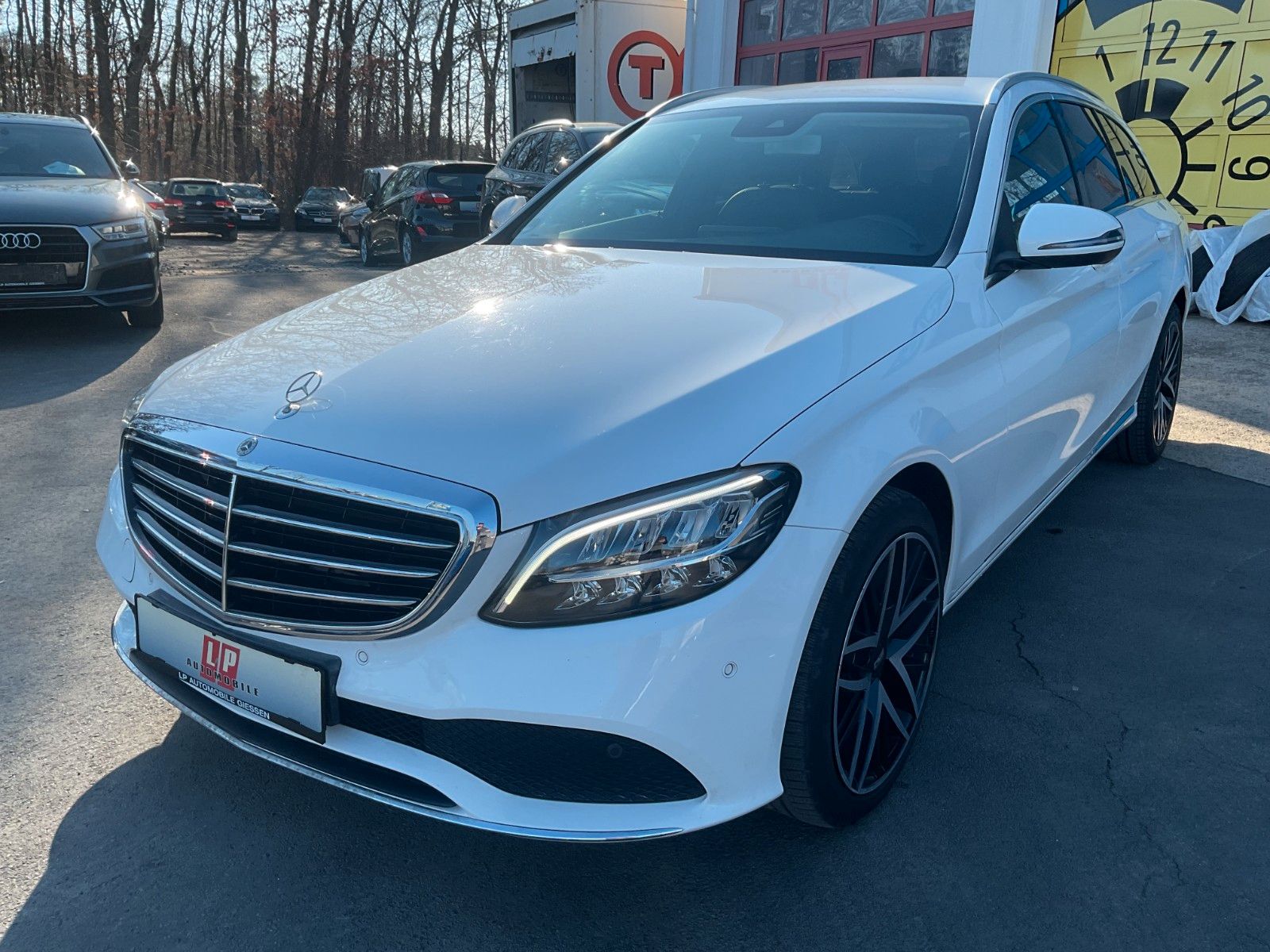 Mercedes-Benz C 200 Exclusive Navi Kamera AHK SHZ PDC