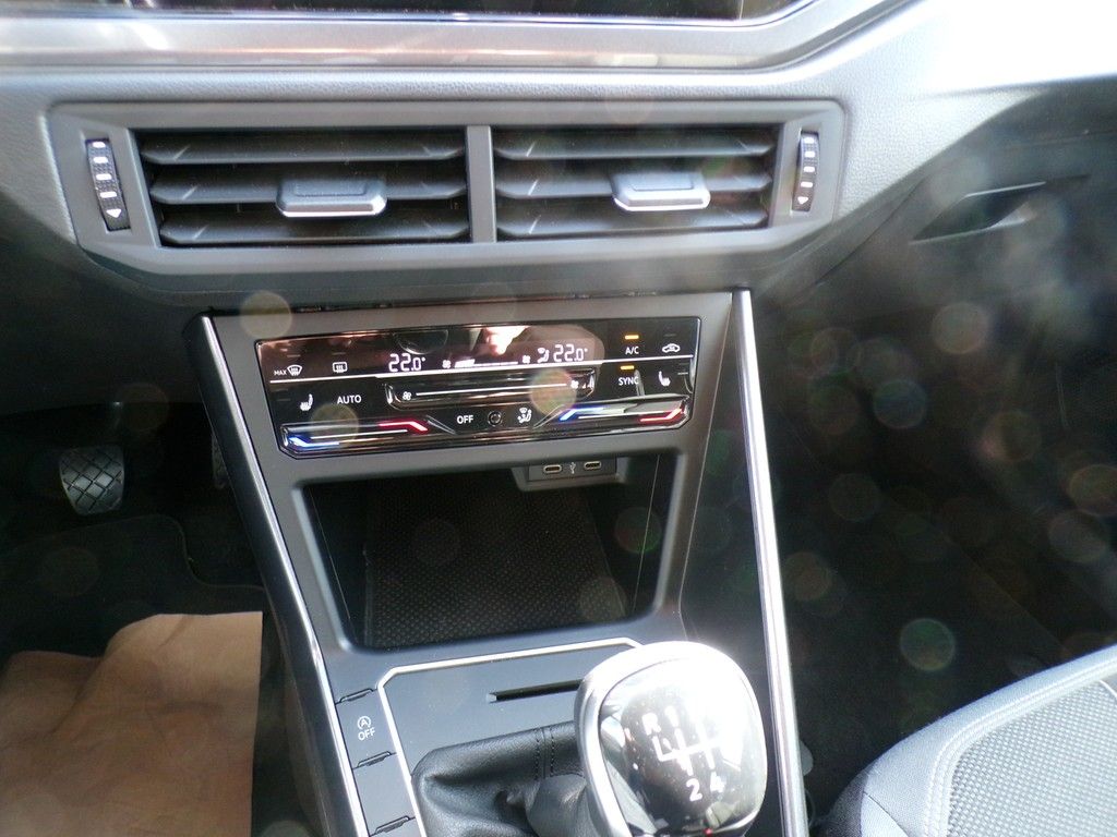 Fahrzeugabbildung Volkswagen Polo 1.0 l TSI Style