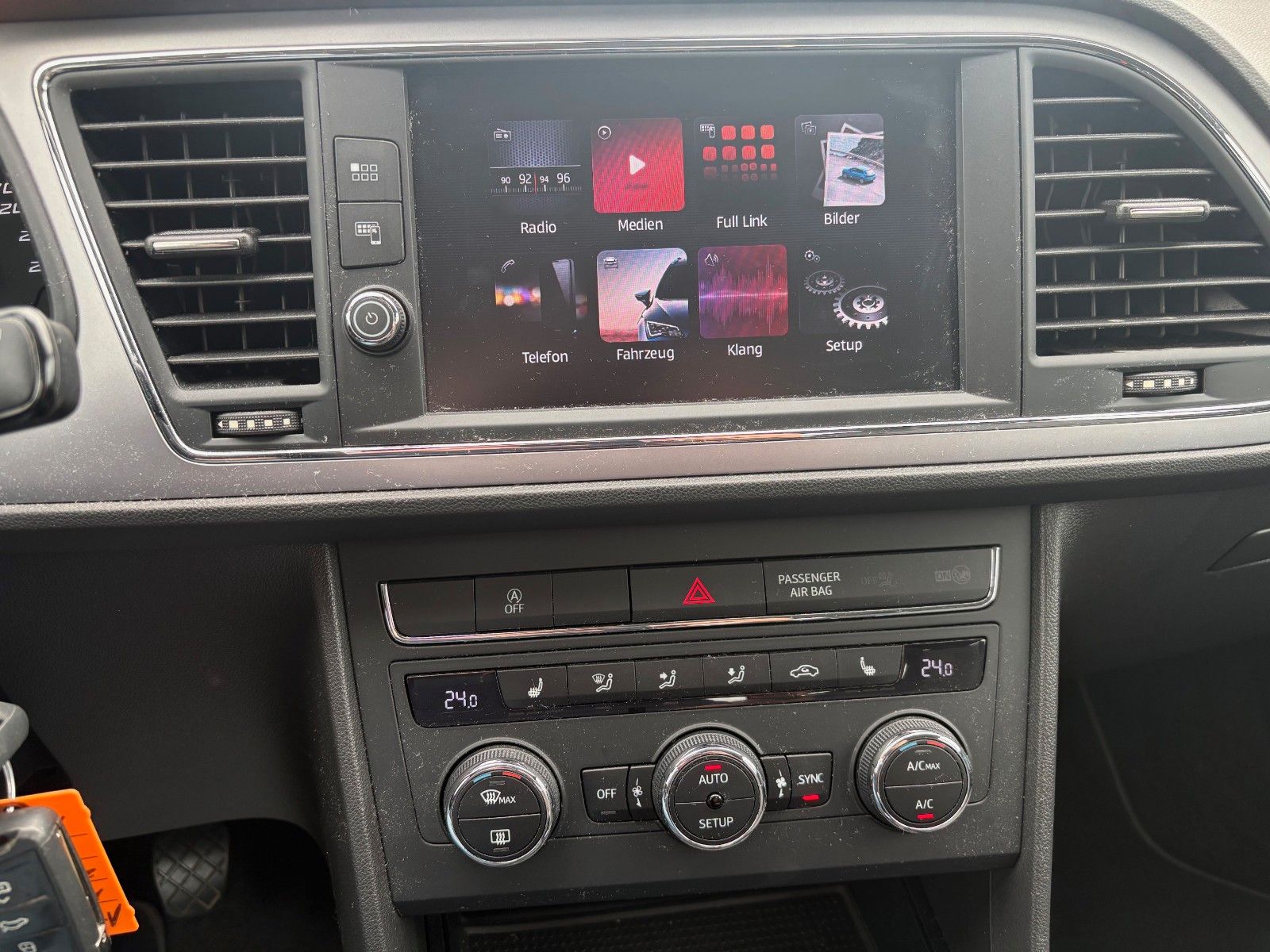 Fahrzeugabbildung SEAT Leon Style 1.4 TSI Klima SHZ Tempomat SPORTLENKR