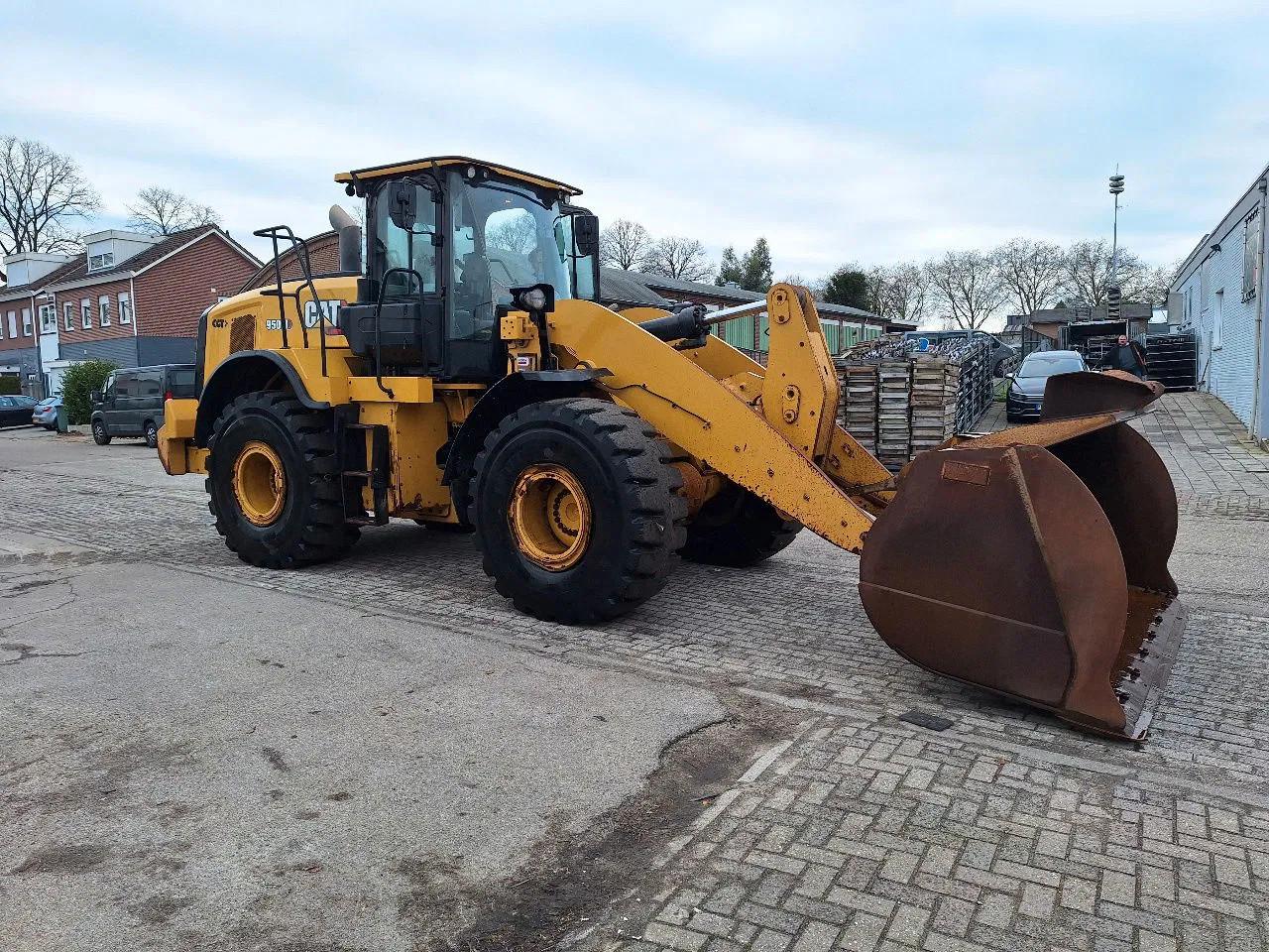 CAT 950M