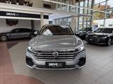 Volkswagen Touareg 3.0TDI V6 R-Line 4M ACC LED KAMERA - silberne Volkswagen Touareg