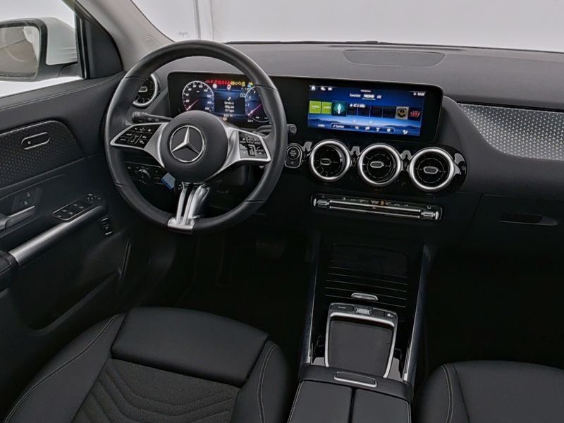 Fahrzeugabbildung Mercedes-Benz GLA 200 Progressive*AHK*Pano*LED*Kamera*CarPlay*