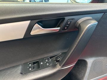 Volkswagen Passat *PANO*TEMPO*NAVI*PDC*AHK*