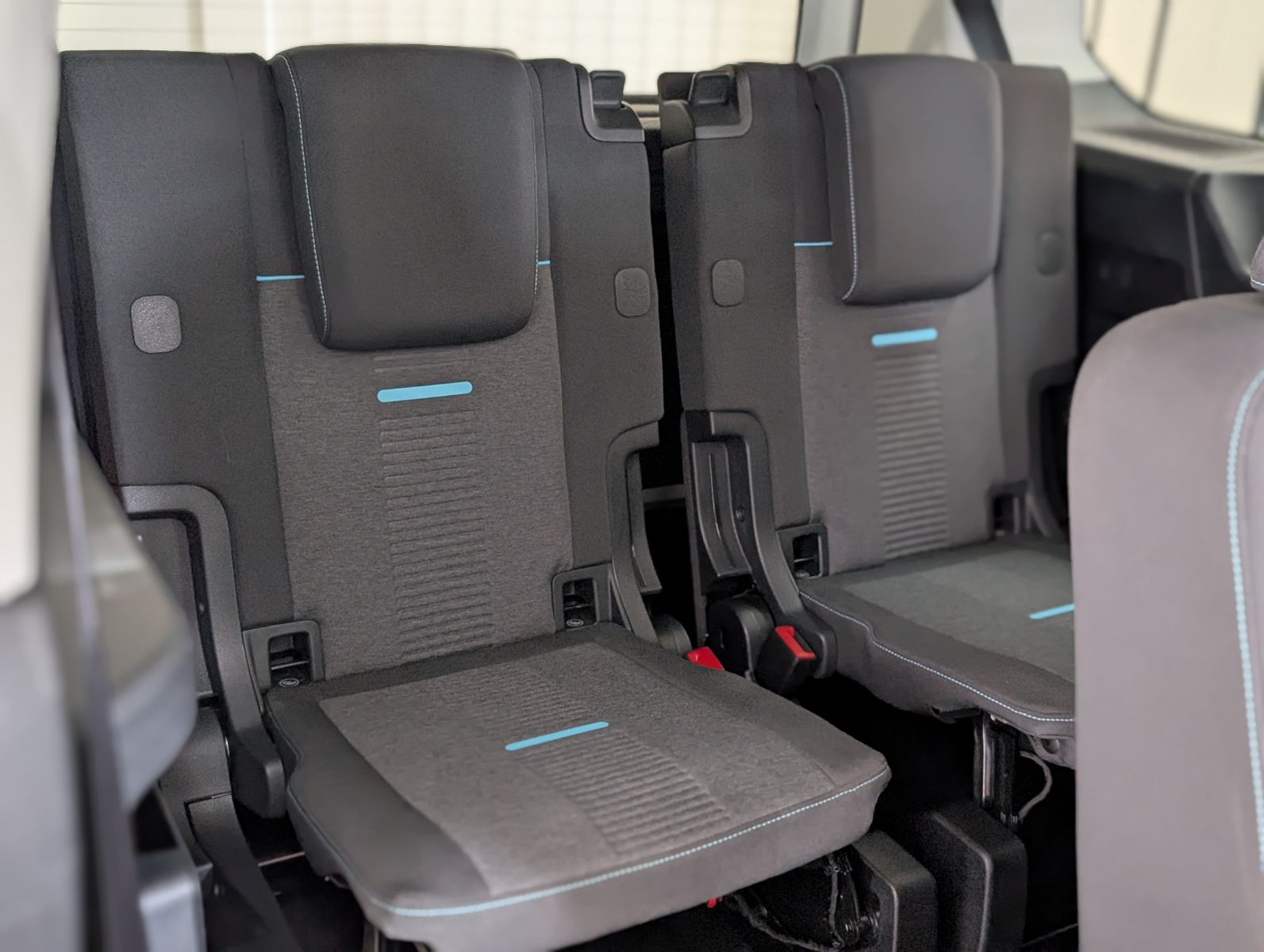 Fahrzeugabbildung Ford Tourneo Connect L2 Active 7-SI Bi-LED PANO AHK C