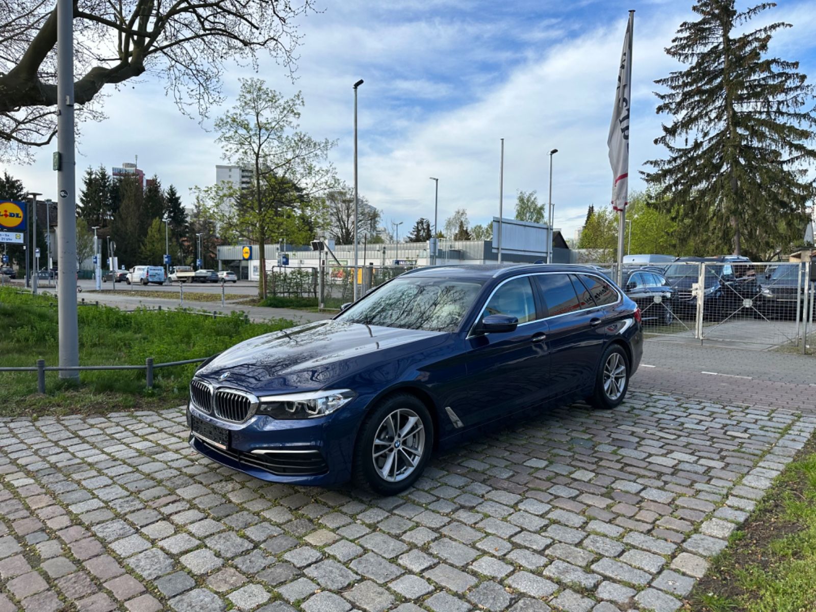 Fahrzeugabbildung BMW 530d xDrive*HeadUp*Softclose*AHK*Totwinkel*