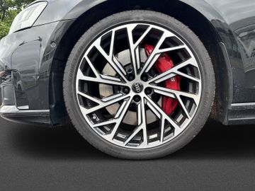 Audi S8 - 6