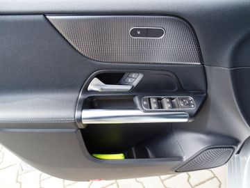 Mercedes-Benz 180 d Automatik-Navigation-Tempomat-SHZG-Klima