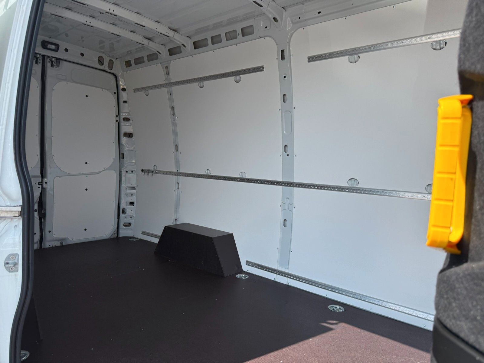 Fahrzeugabbildung Iveco Daily 35S16A8 V Kastenwagen *R 3520 mm*