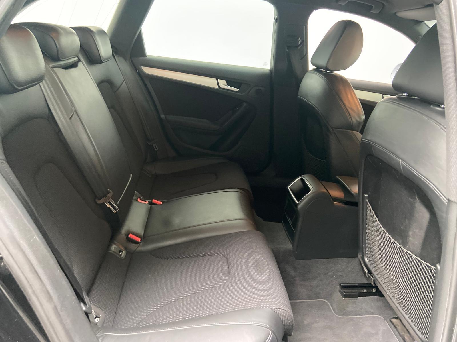 Audi A4 2010 — photo 30