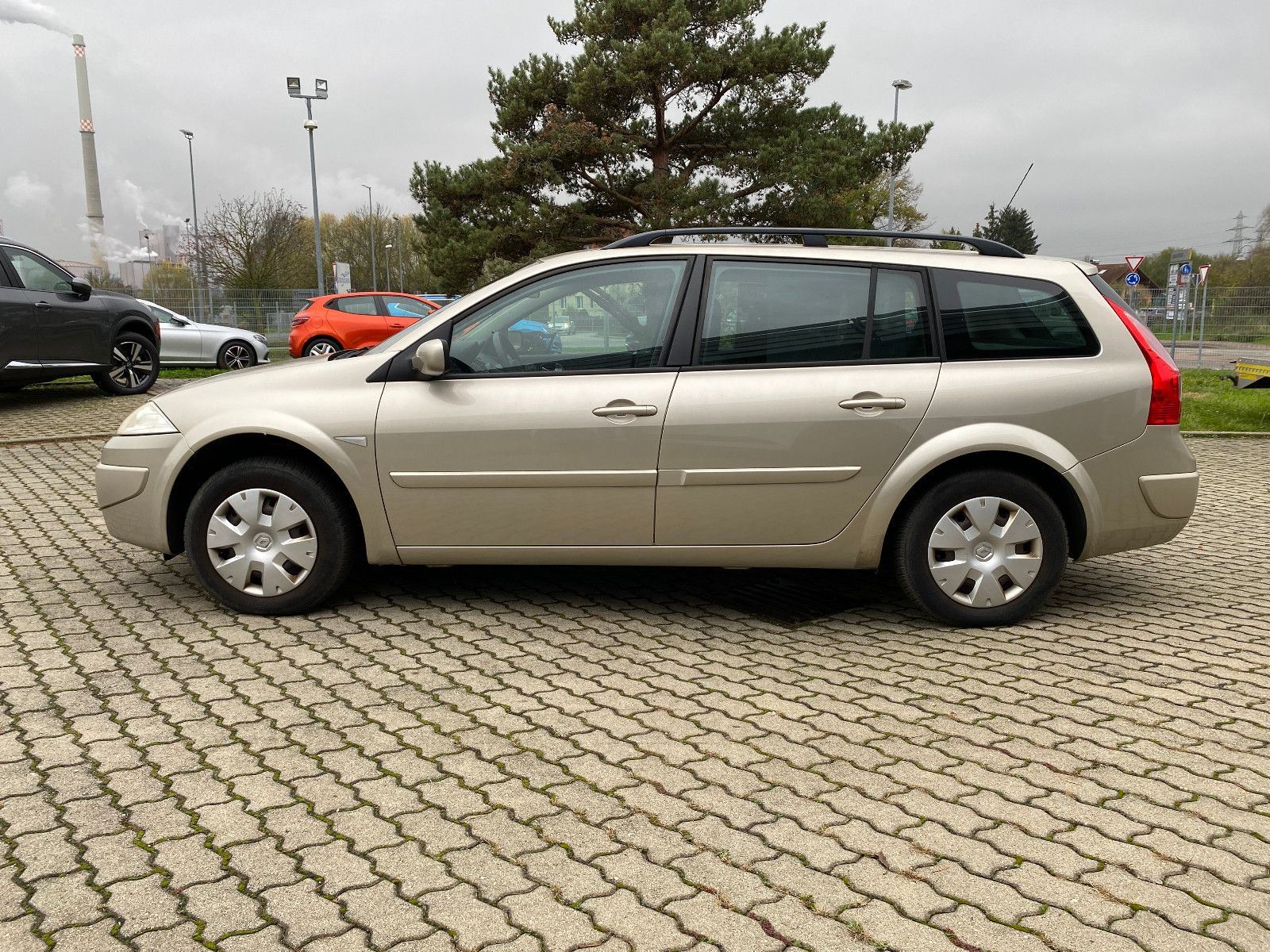 Fahrzeugabbildung Renault Megane Avantage 1.6 KLIMA+1.HAND+KLIMA+INSP.-NEU