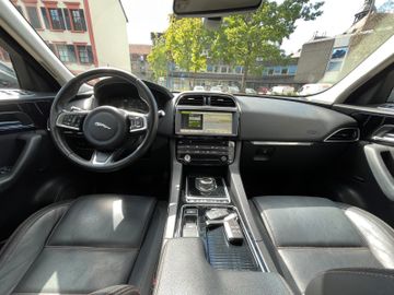 Jaguar F-Pace - 9