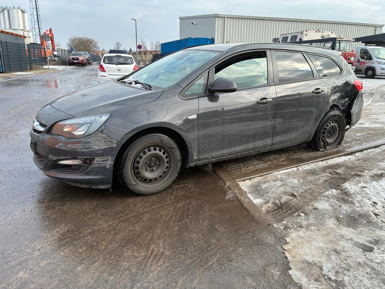 Opel Astra 2015 — photo 15
