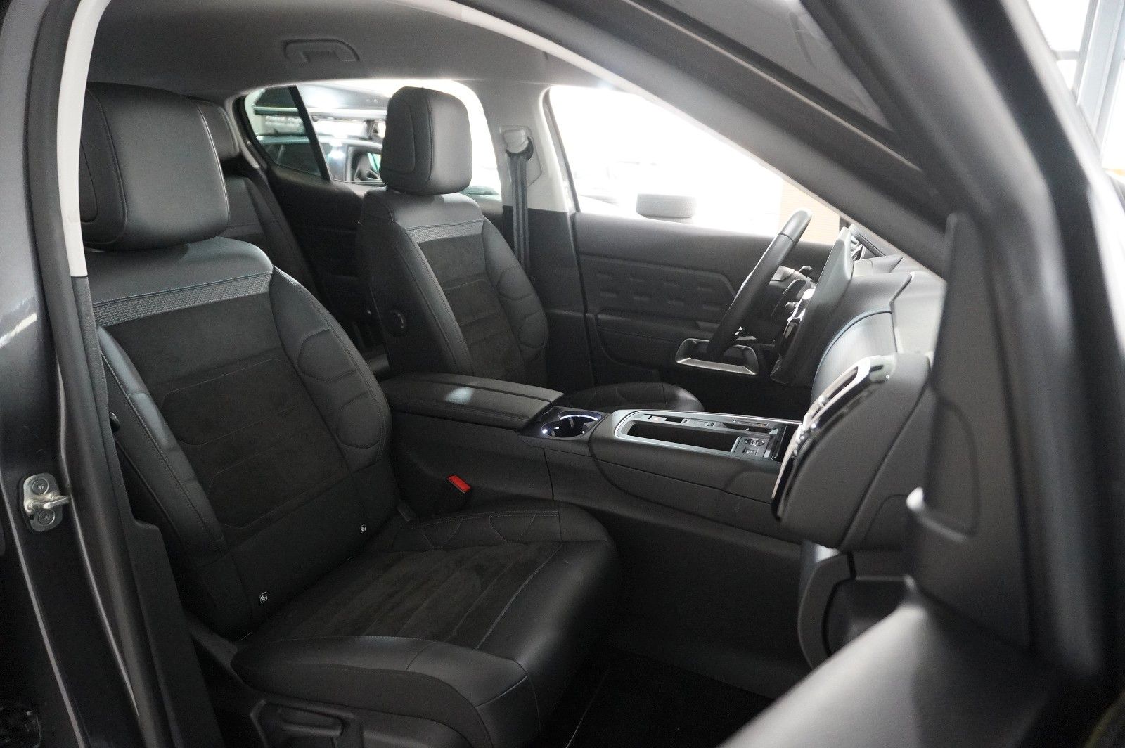 Fahrzeugabbildung Citroën C5 Aircross 1.2T SHINE EAT-8 NAVI/LED/KAMERA/SH