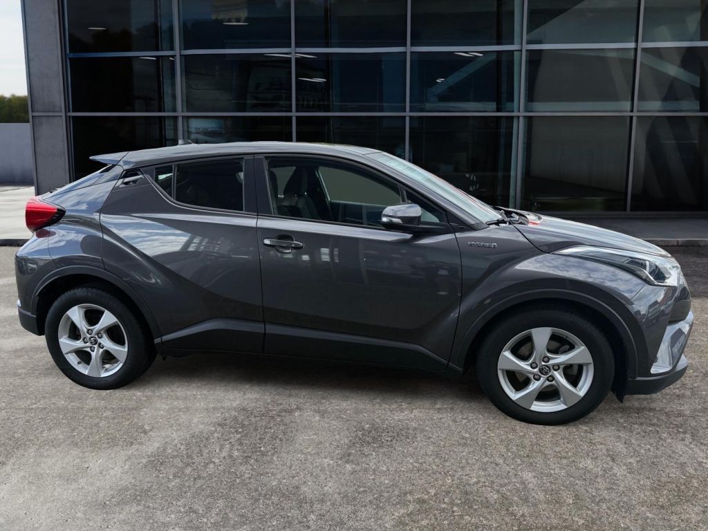 Fahrzeugabbildung Toyota C-HR Hybrid Flow