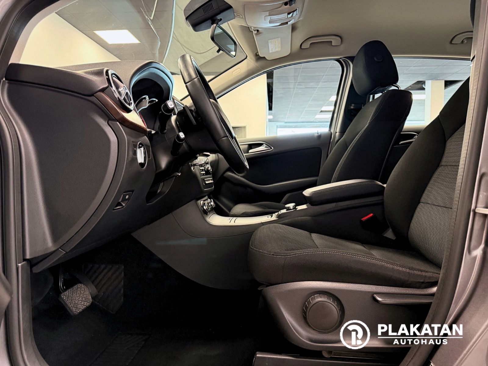 Fahrzeugabbildung Mercedes-Benz B 200 Navi Bi-Xenon Tempomat 1Hand