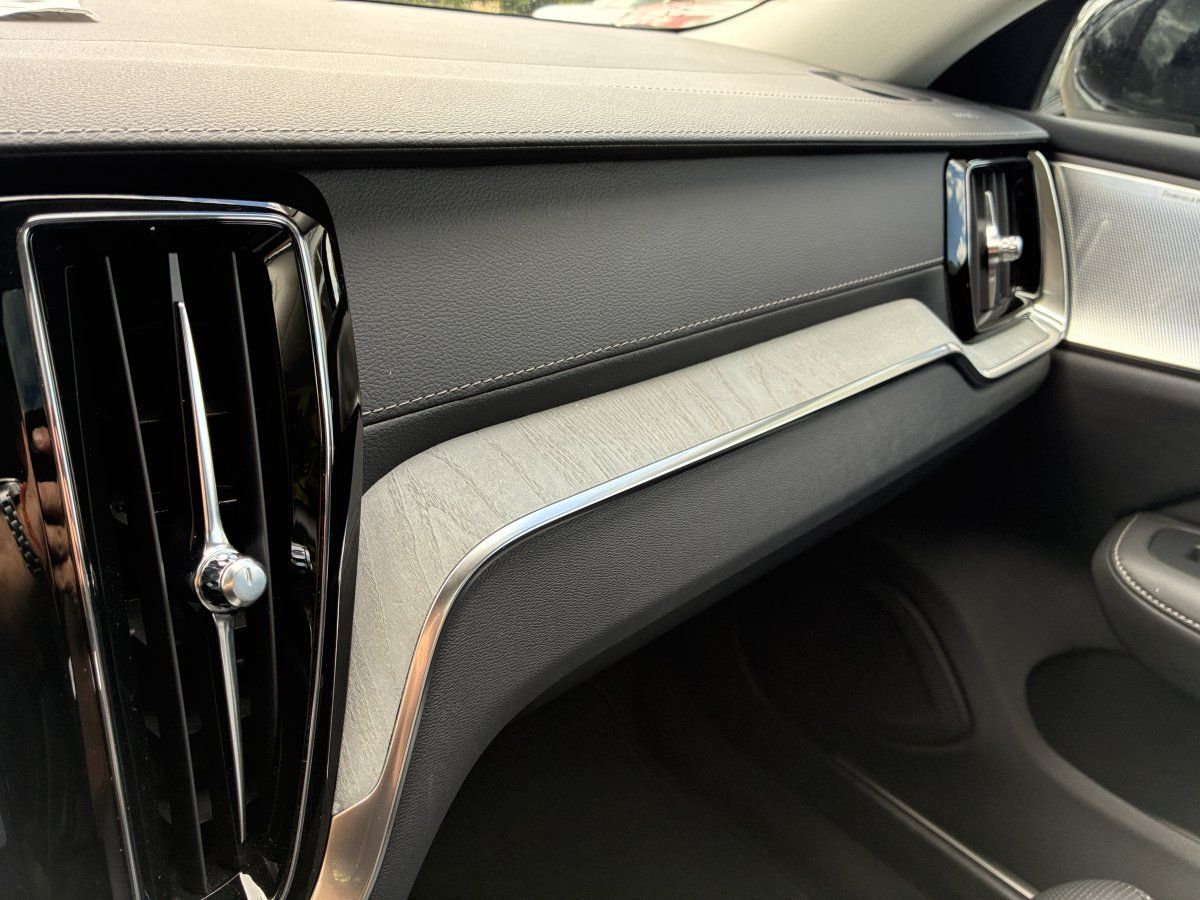 Volvo V60 B4 Ultra Dark *Massage, Head-Up, B&W* foto 13