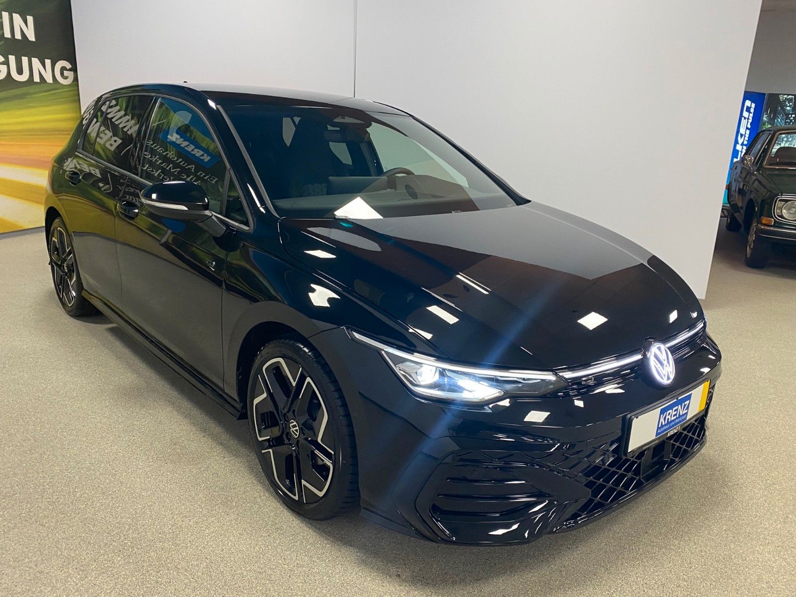 Fahrzeugabbildung Volkswagen Golf 1.5 eTSI DSG R-Line+GARANTIE 2029+ACC+KAMER