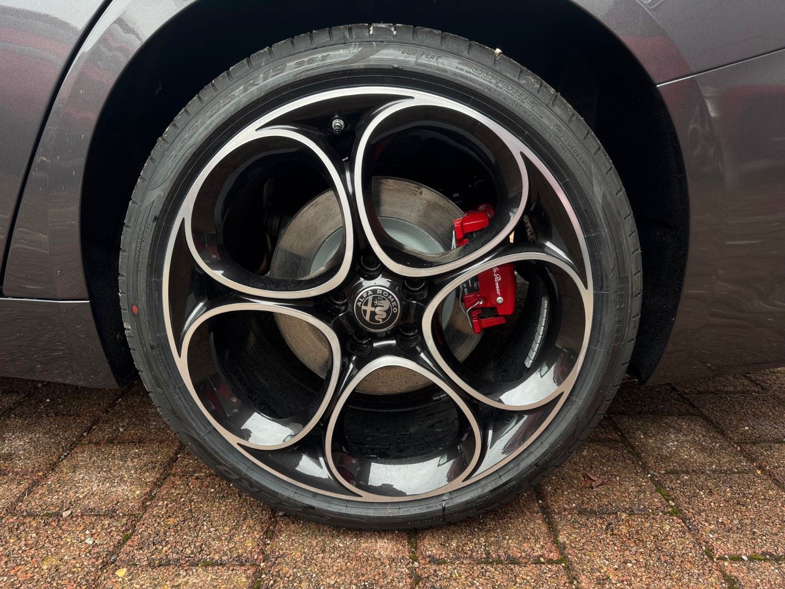 Fahrzeugabbildung Alfa Romeo Giulia 2.0 Veloce AT8-Q4 MEMORY LEDER NAVI KAMER