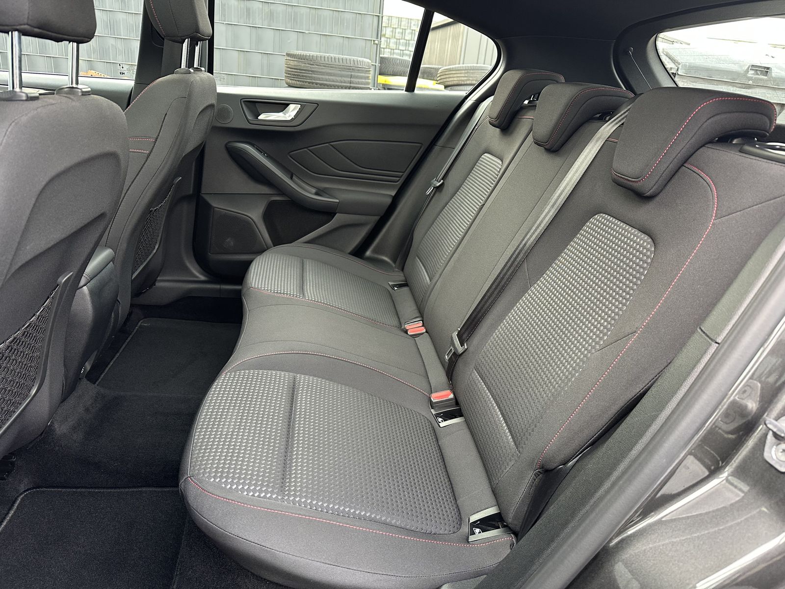 Fahrzeugabbildung Ford Focus 1.5 EB Aut. ST-Line NAV+LED+PANO+B&O+KAM