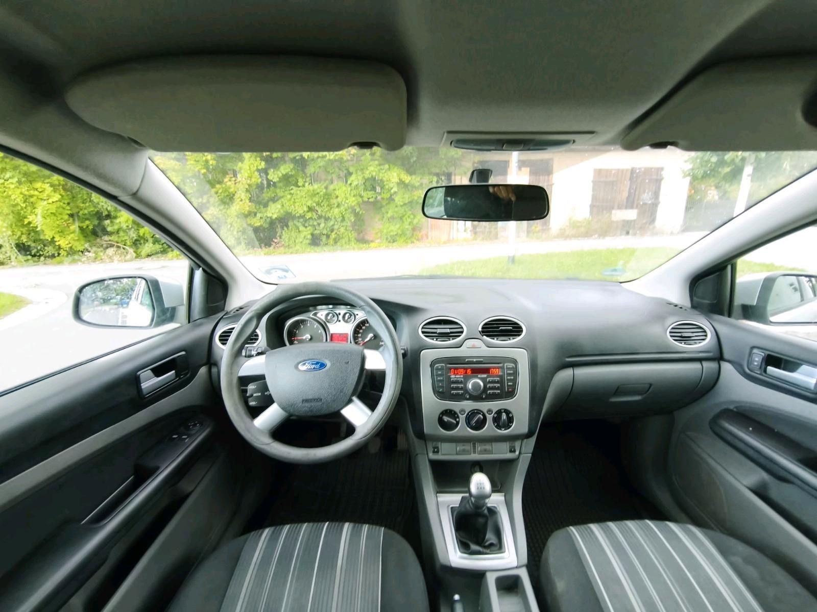 Ford Focus 2010 — photo 10