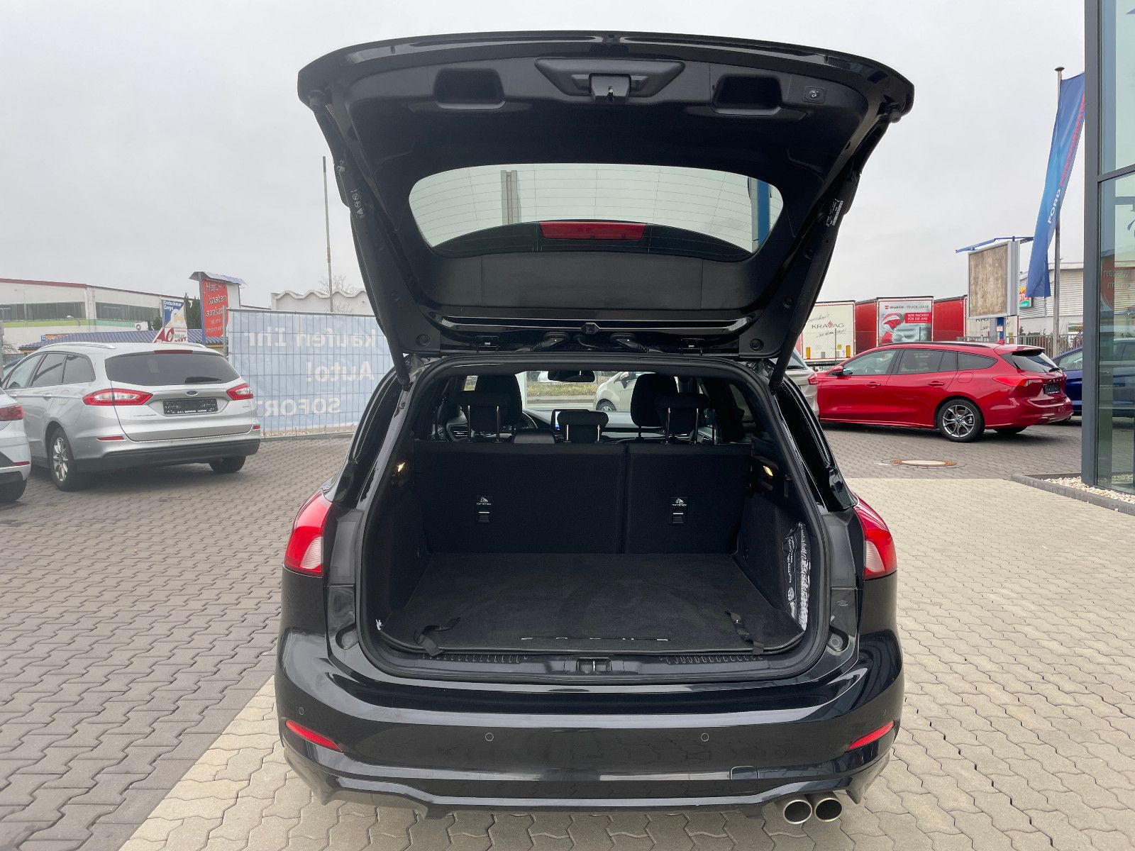 Fahrzeugabbildung Ford Focus ST-Line  LED, elek. Heckkl., Abstandstemp.