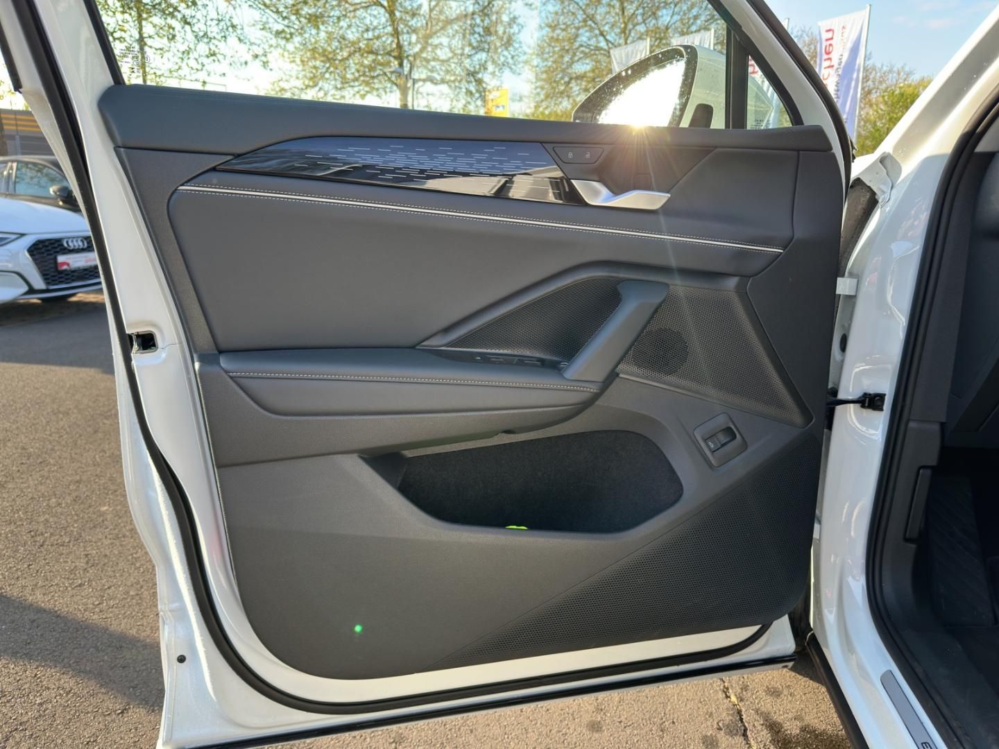 Fahrzeugabbildung Volkswagen Tayron Elegance Elegance,AHK,Navi,App Connect 7