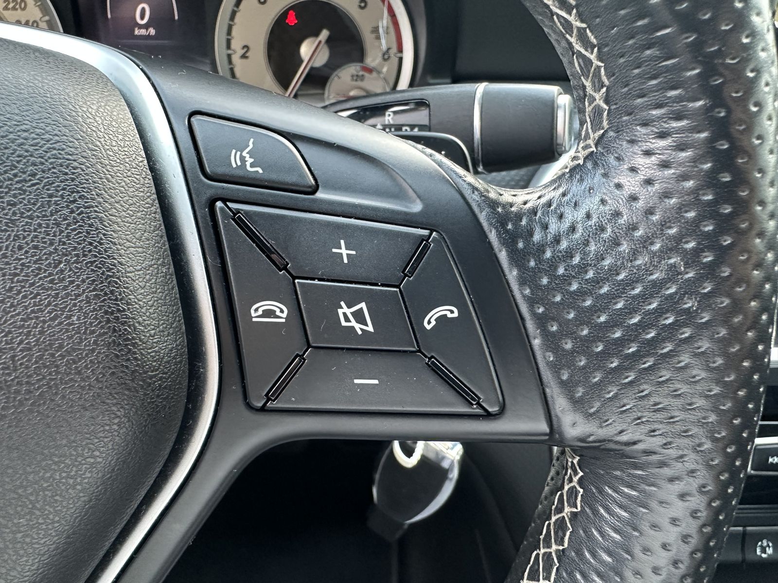 Fahrzeugabbildung Mercedes-Benz A 200 CDI Urban DCT NAV+XEN+SHZ+PANO+TEMPOMAT