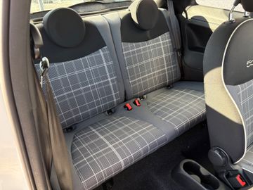Fahrzeugabbildung Fiat 500 Lounge DAB Uconnect Temp. CarPlay uvm