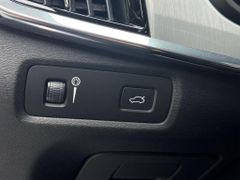 VOLVO V90 Pro T4 Mom.Pro Leder Navi LED ACC Kam.