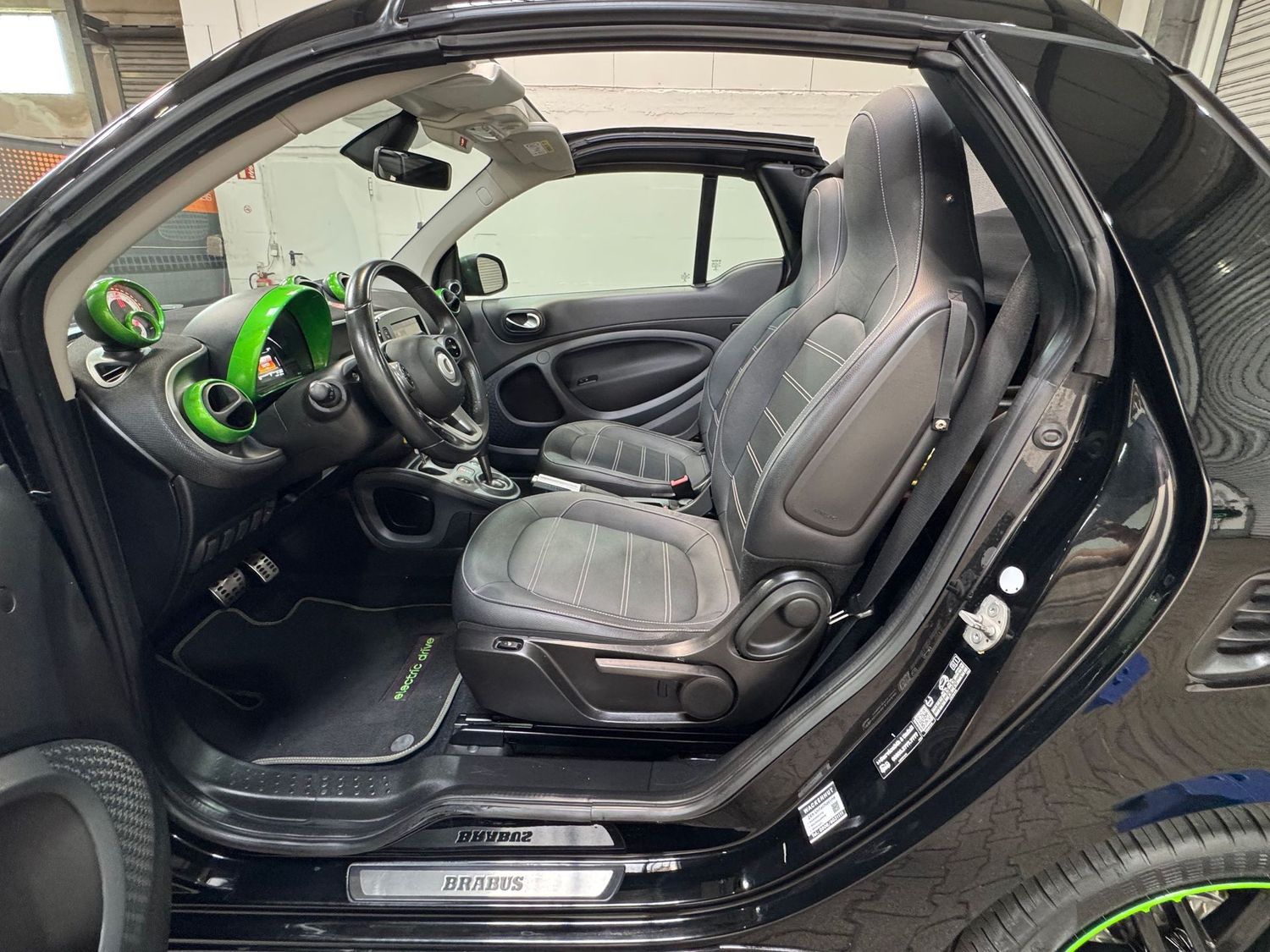 Fahrzeugabbildung Smart forTwo Brabus Edition Greenflash#Leder#Spur#JBL#
