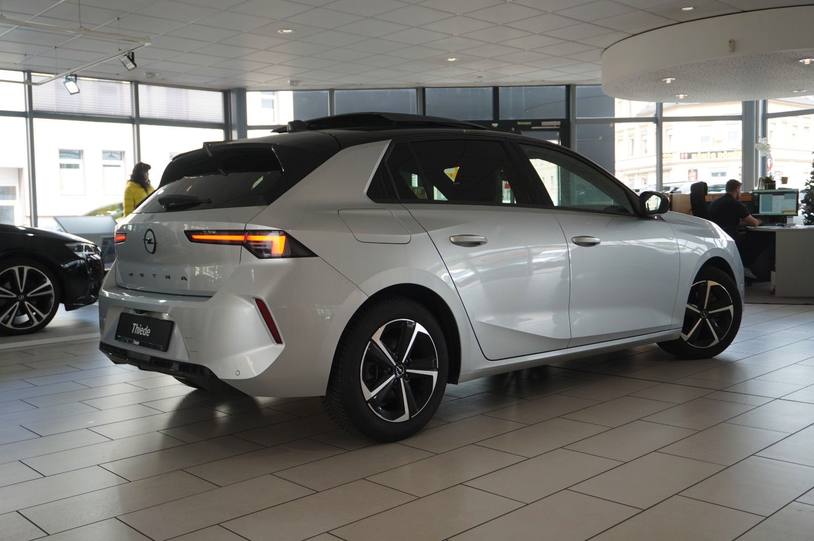 Fahrzeugabbildung Opel Astra L Lim. 1.2T GS LINE NAVI/LED/360°/PANO/DAB