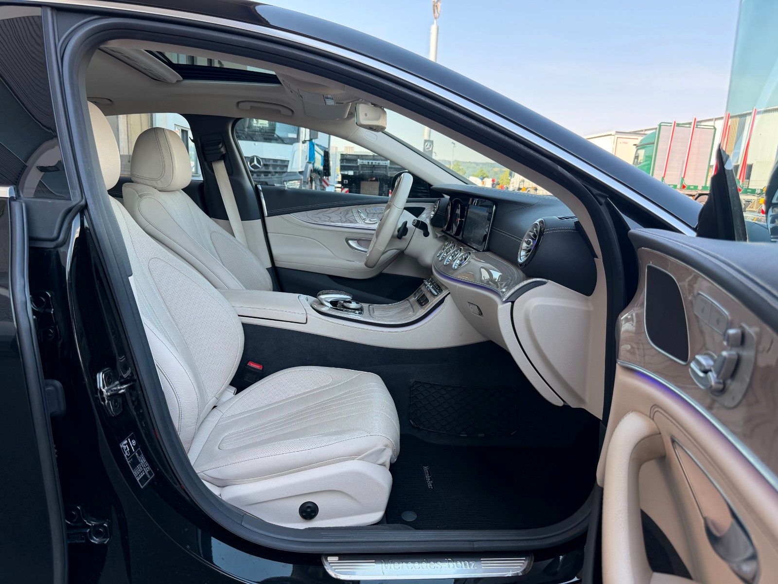 Fahrzeugabbildung Mercedes-Benz CLS 450 4M+Distr+ESD+AirM+Sitzklima+360