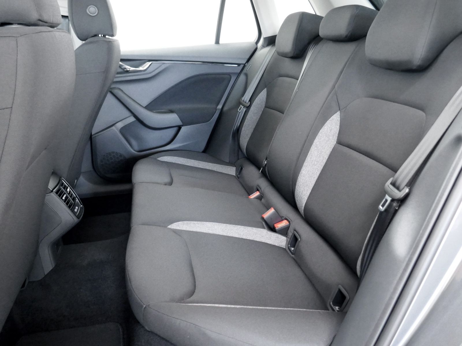 Fahrzeugabbildung SKODA Kamiq Essence 1.0 TSI DSG | LED PDC GRA App