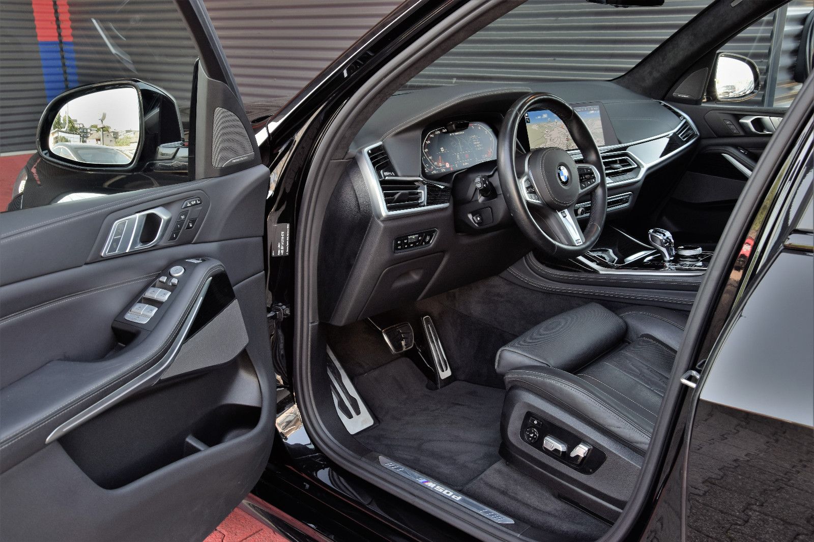 Fahrzeugabbildung BMW X7 M50d xDrive SkyLounge 7Sitze Sitzlüft AHK 22"