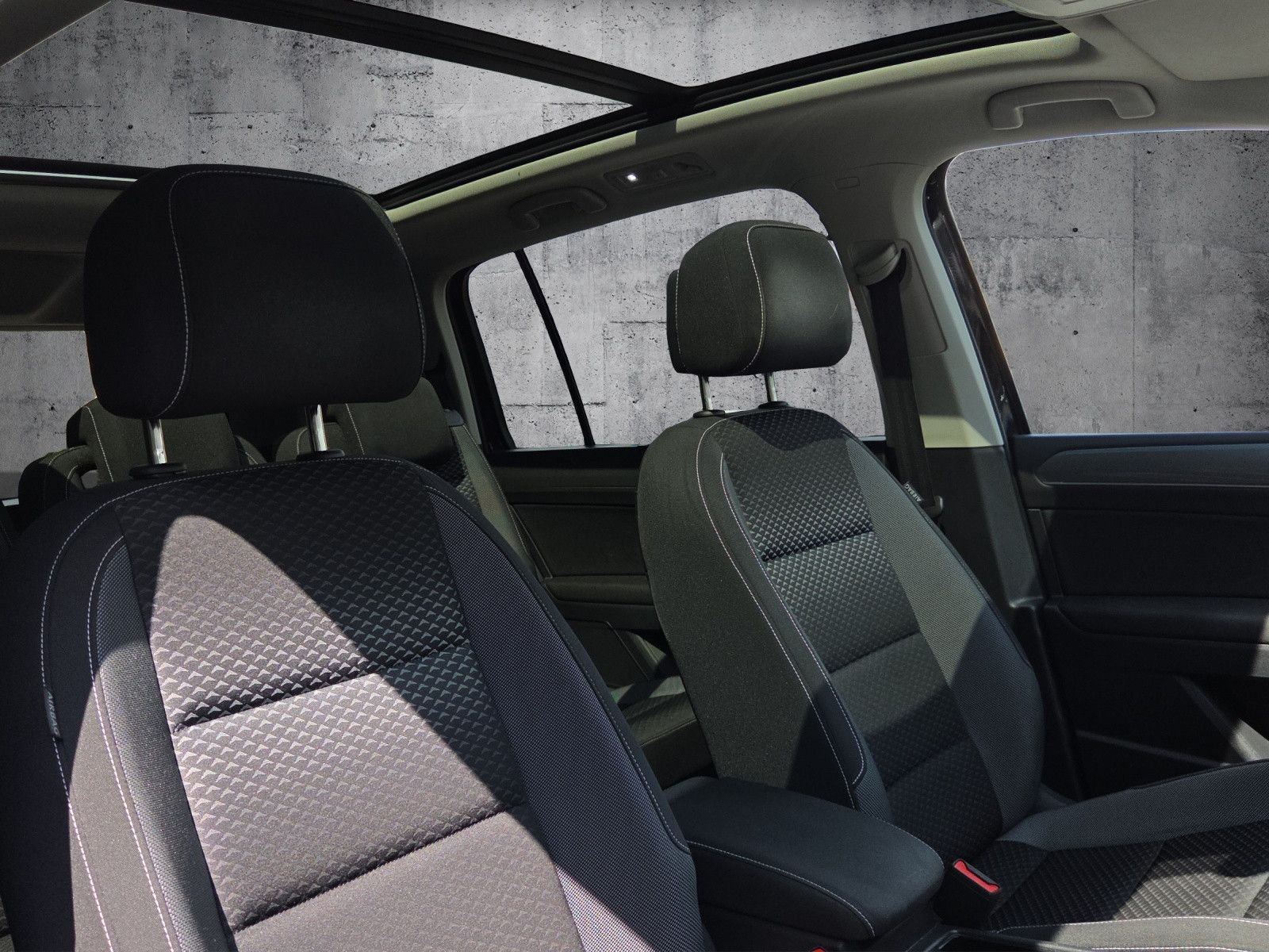 Touran Comfortline 2.0 TDI SCR DSG Pano RFK AHK