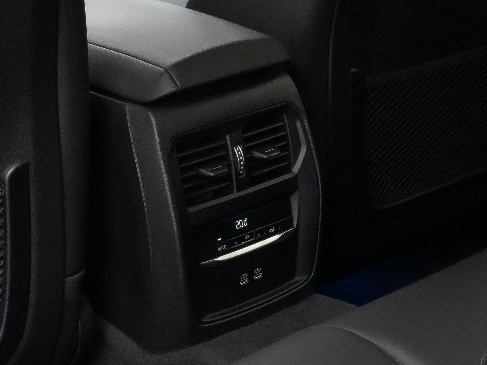 Fahrzeugabbildung BMW 330e xD SportLine Laser HUD DAB HiFi Komfort PDC