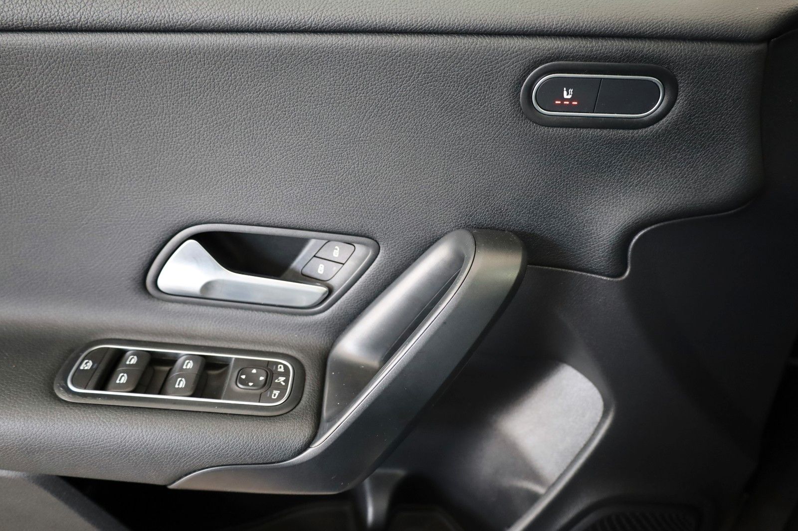 Fahrzeugabbildung Mercedes-Benz CLA 200d SB,Navi,LED,Kamera,Park Paket,AHK el.