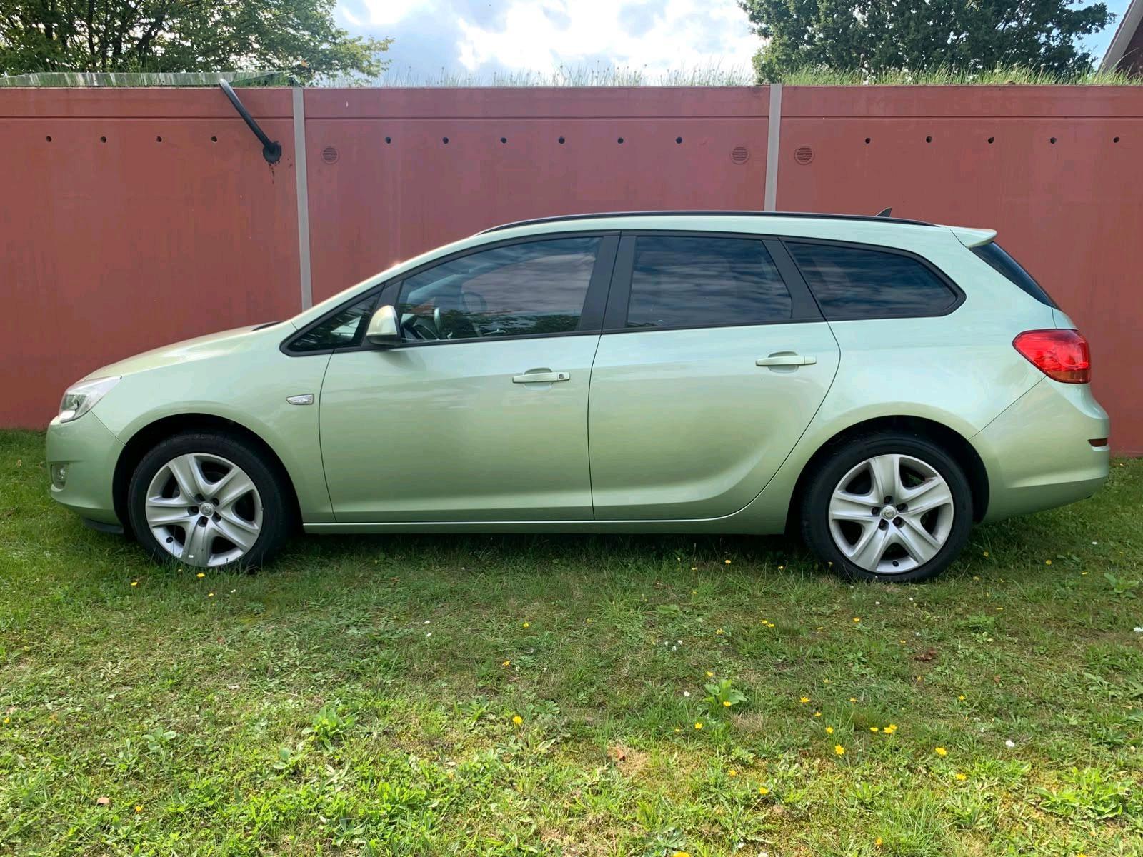 Opel Astra 2011 — photo 6