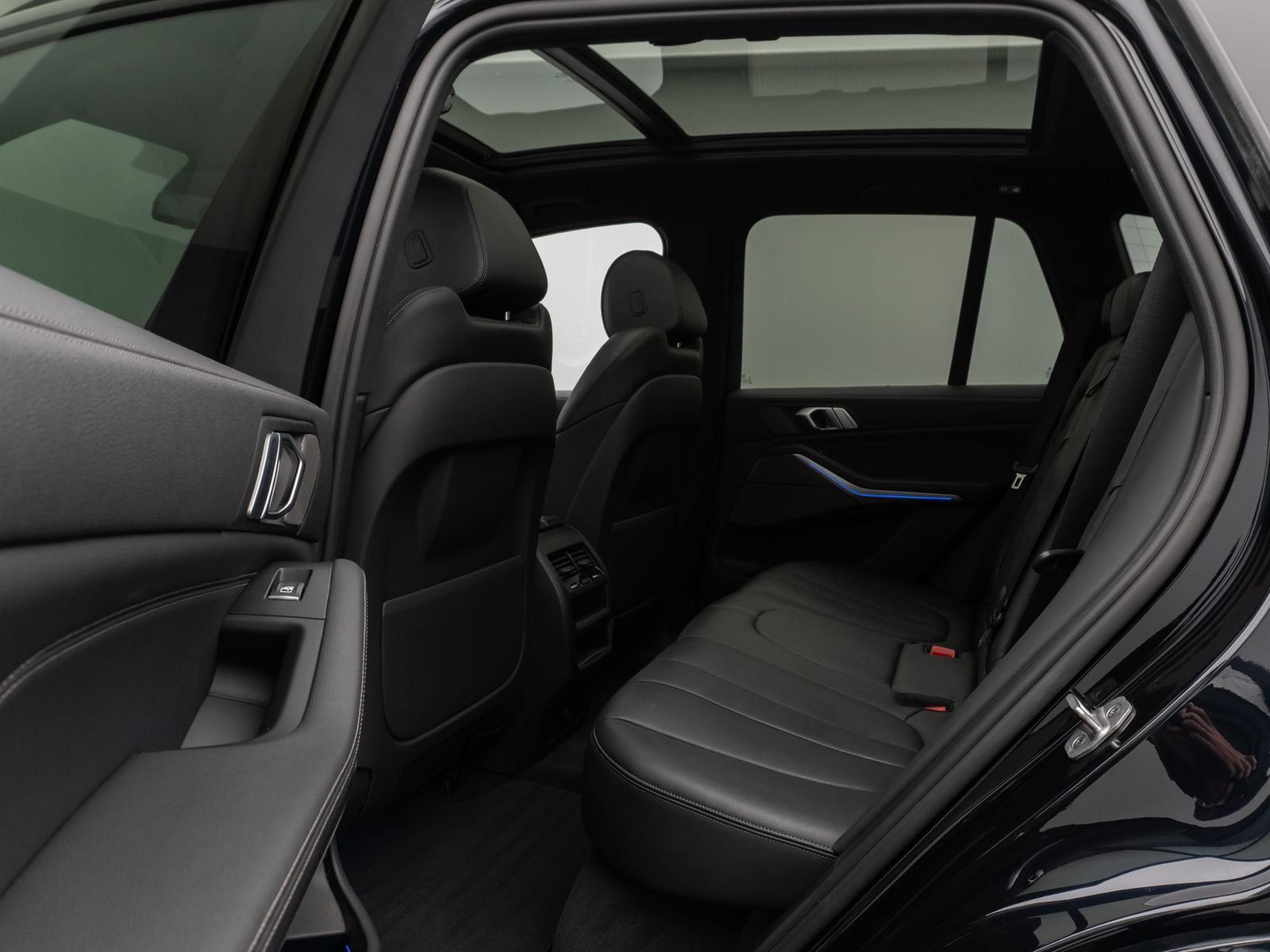 Fahrzeugabbildung BMW X5 xD25d M Sport Panorama Kamera HUD DAB H/K AHK