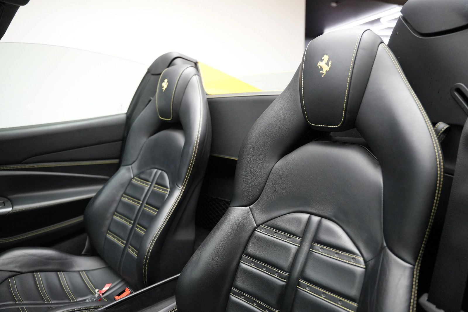 Fahrzeugabbildung Ferrari F8 Spider Giallo Modena *Lift*Carbon*Kamera*
