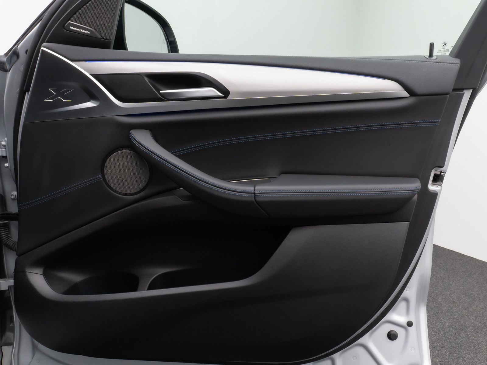 Fahrzeugabbildung BMW X4 M40d Kamera HUD DAB H/K AHK Komfort 21Zoll